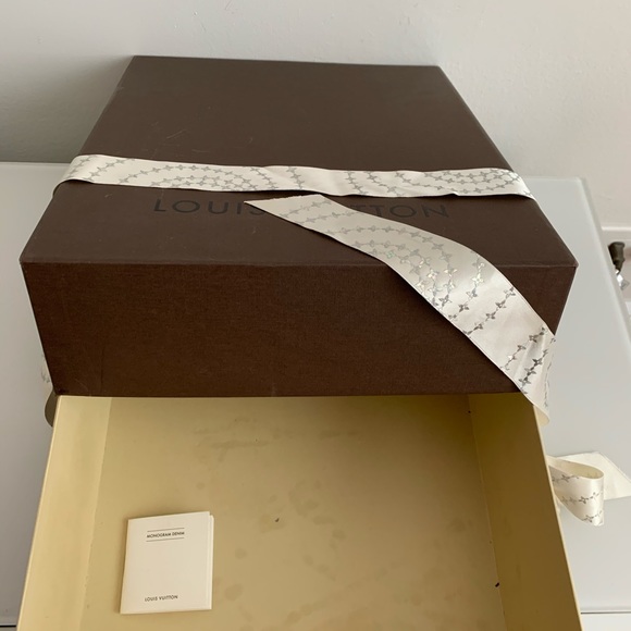 Louis Vuitton medium/large box + limited ribbon - Picture 4 of 4